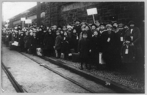 Strike in Lawrence, Massachusetts, with many children posed on sidewalk