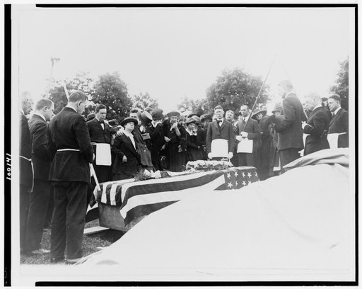 Burial of the first sailor dead of the Great War at Arlington National Cemetery