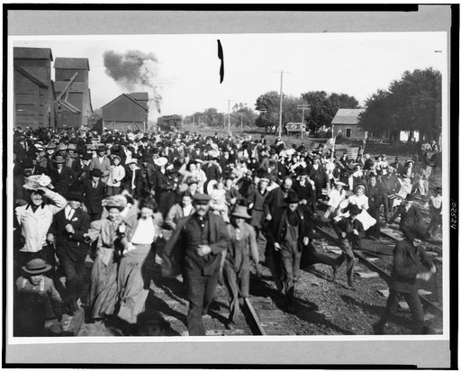 Crowd to greet Wm. H. Taft, De Witt, Nebraska, 1908