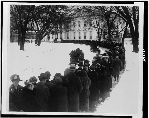 Crowd waiting in line outside of White House for New Year reception