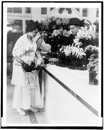Opening of the Astor market, New York City, 1915
