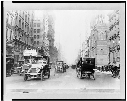New York City street scenes - 5th Avenue