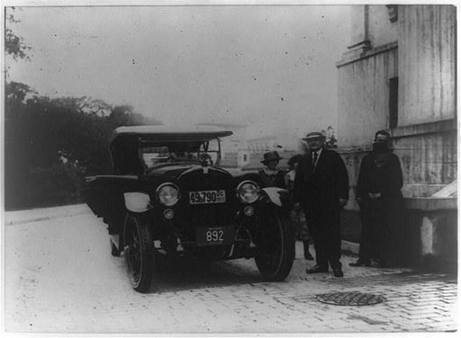 1920 car with five bystanders, Washington, D.C.