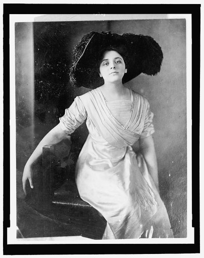 Fridolyn Gimbel, three-quarter length portrait, seated, facing front