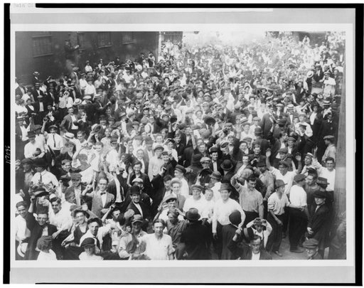 Crowd of street-railroad strikers, Bayonne, New Jersey