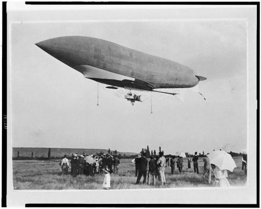French military dirigible "République" leaving Moisson for Chalais-Mendon