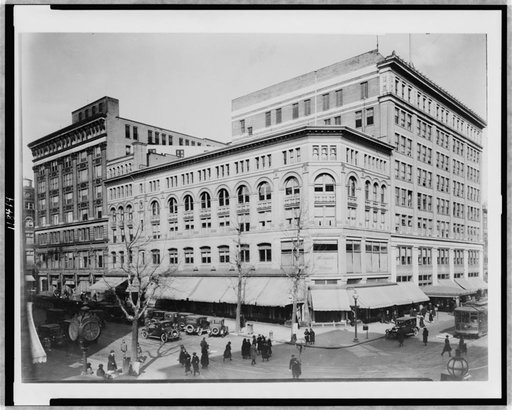 Exterior of Woodward & Lothrop department store, Washington, D.C.