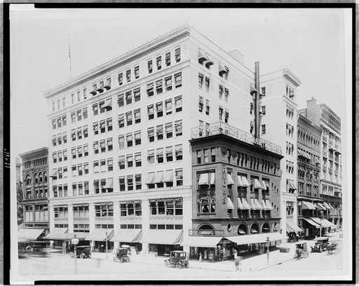 Exterior of Woodward & Lothrop department store, Washington, D.C.