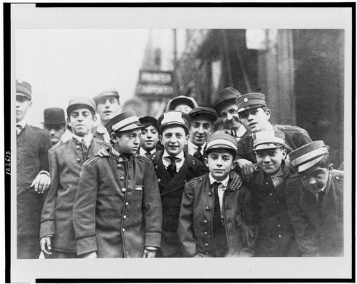 Strikes - Messenger boys, N.Y.--At 6th Ave. & 32nd St. Nov. 1916