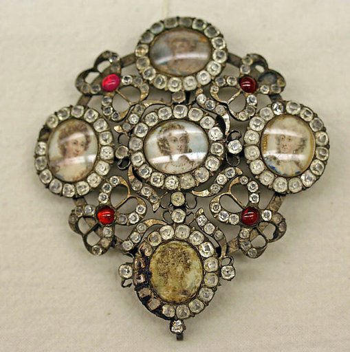 Brooch