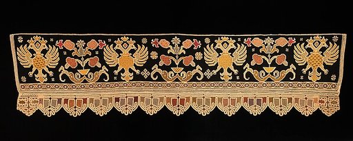 Bed curtain border