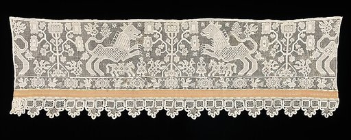 Bed curtain border