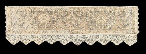 Bed curtain border