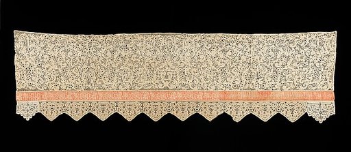 Bed curtain border