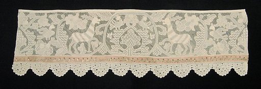 Bed curtain border