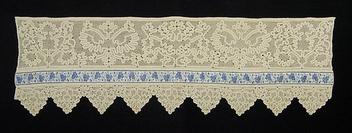 Bed curtain border