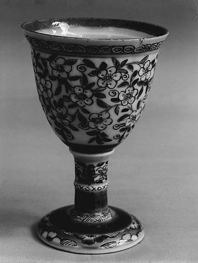 Standing cup and saucer
