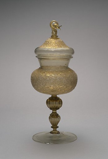 Standing cup with cover