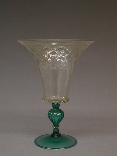 Standing cup