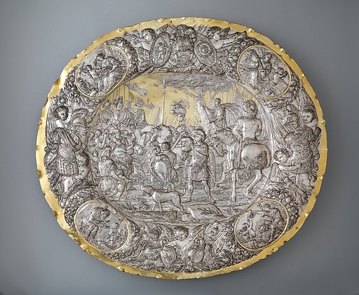 Dish or plateau