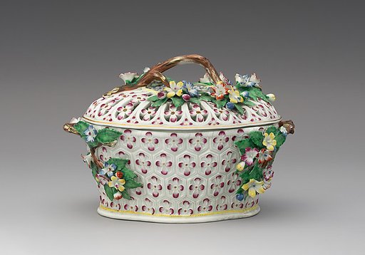 Dessert basket with cover