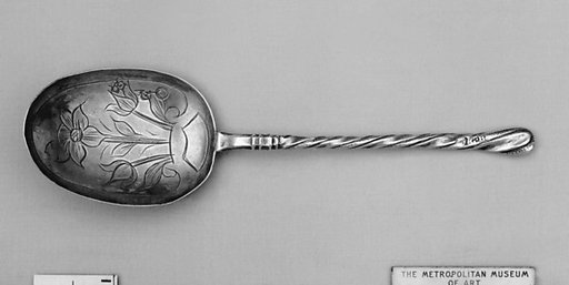 Twisted-stem spoon