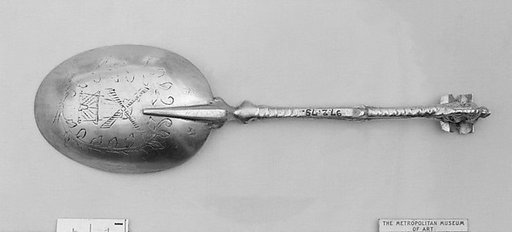 Shield-top spoon