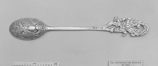 Strainer spoon