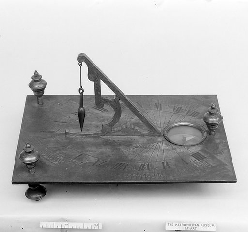 Portable compass dial