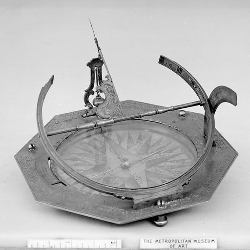 Portable equatorial sundial