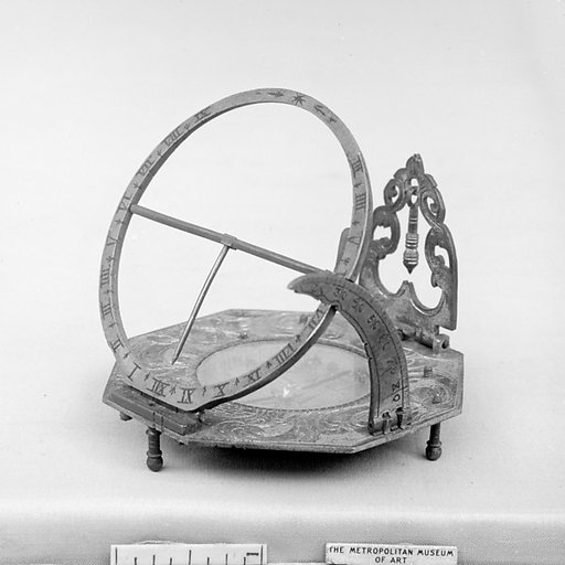 Portable equatorial sundial