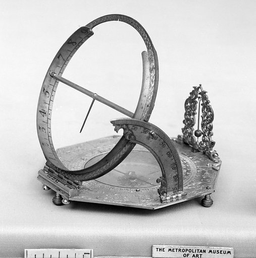 Portable equatorial sundial