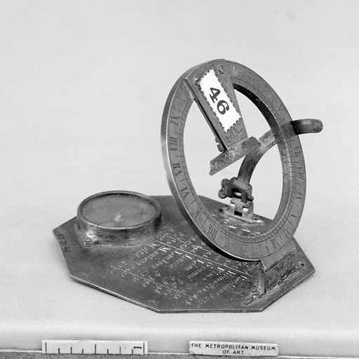 Portable equatorial or equinoctical sundial