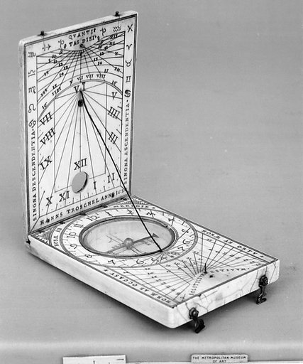 Portable diptych sundial