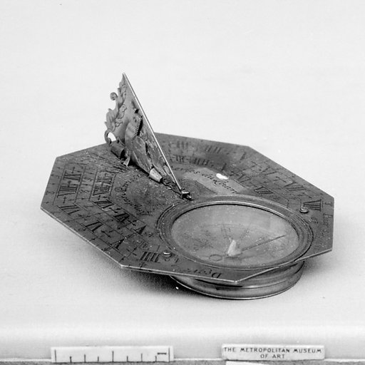 Portable horizontal sundial