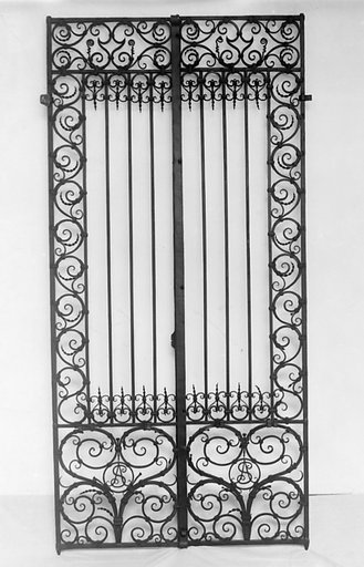 Folding doors of a screen