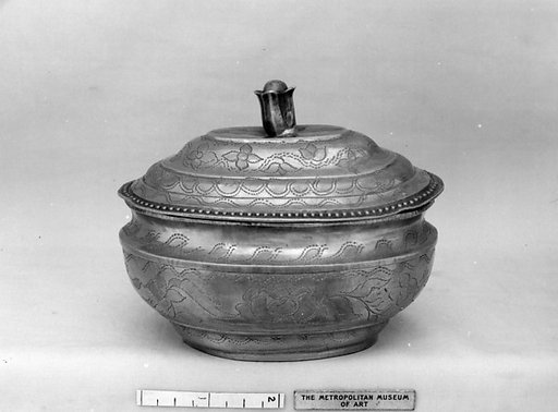 Sugar bowl with cover
