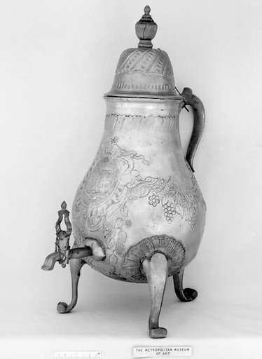 Urn with cover and tray