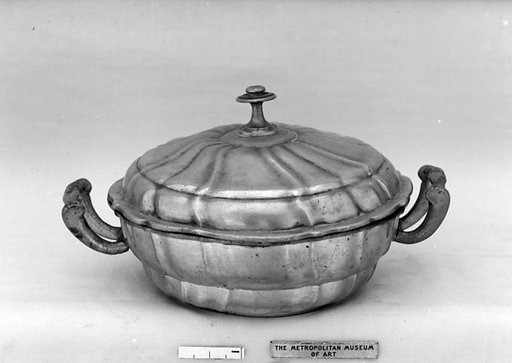 Broth bowl with cover