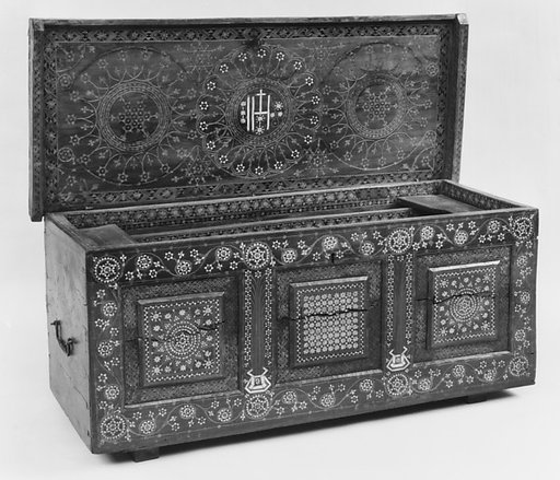 Chest (cassone)