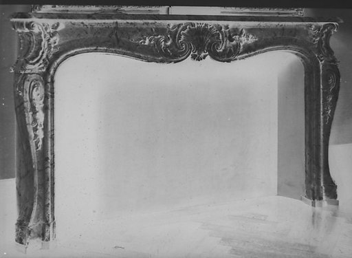 Chimneypiece