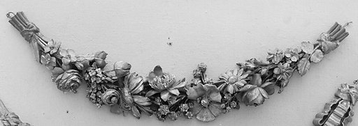 Garland (part of a set)
