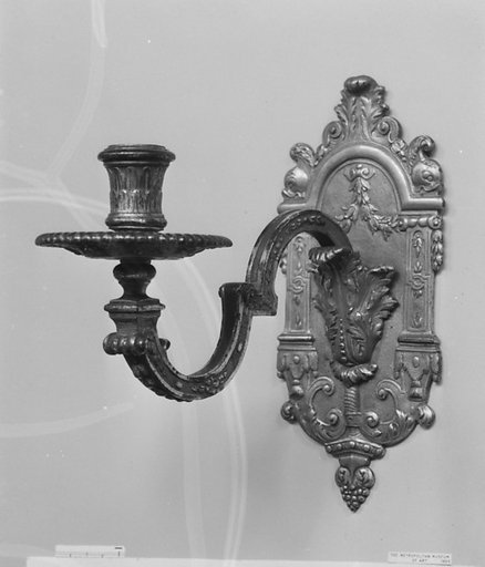 Wall bracket