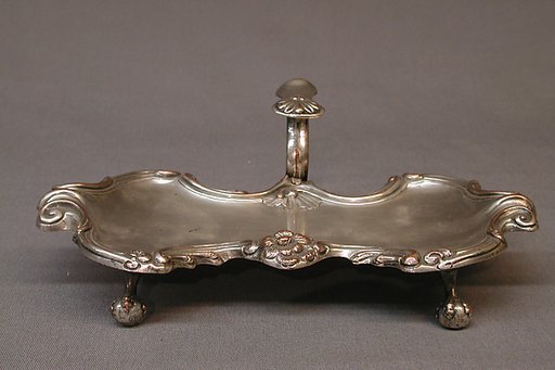 Pen tray