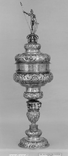 Standing cup with cover (hanap)