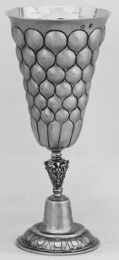 Standing cup