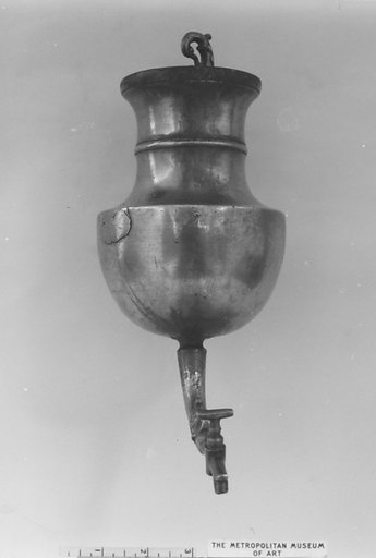 Reservoir lavatory or portable cistern