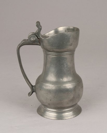 Pitcher (Pichet balustre avec gobelet en botte)