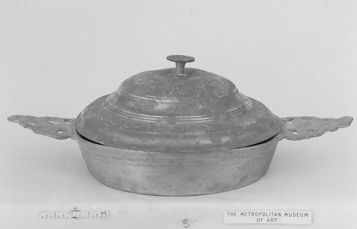 Broth bowl with cover (écuelle)