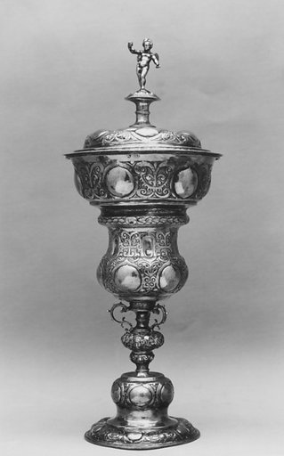 Standing cup with cover